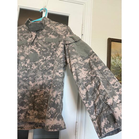 ACU Shirt/Coat Medium X-Short USGI Digital Camo Flame Resistant FRACU Ripstop - Picture 2 of 8